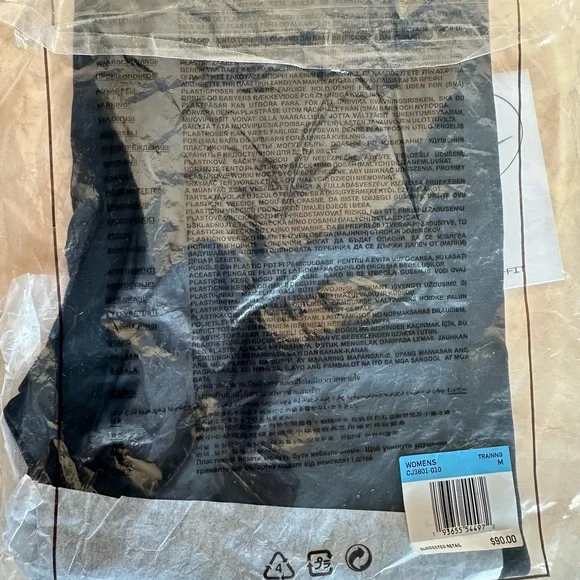 NWT Nike Yoga Luxe High-Waist 7/8 Leggings in Black - Picture 3 of 6